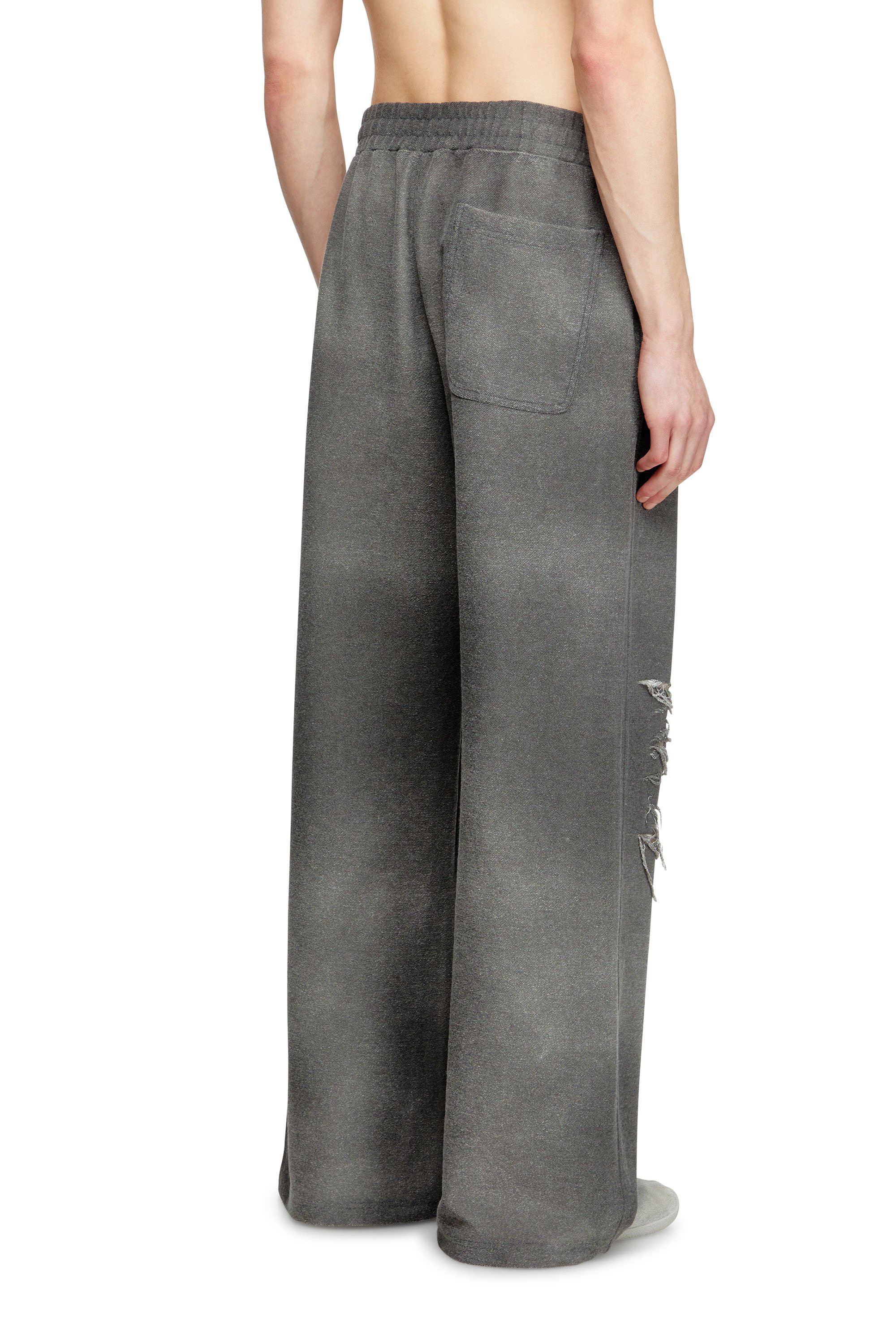 Diesel - P-PERCY, Pantalones deportivos con parte delantera desgastada Hombre in Gris - 2